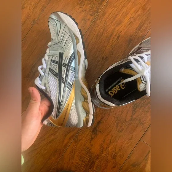 ASICS Gel-Kayano Women's US 10 /Men's US 9 Running Shoes White Gold Silver - Picture 4 of 10